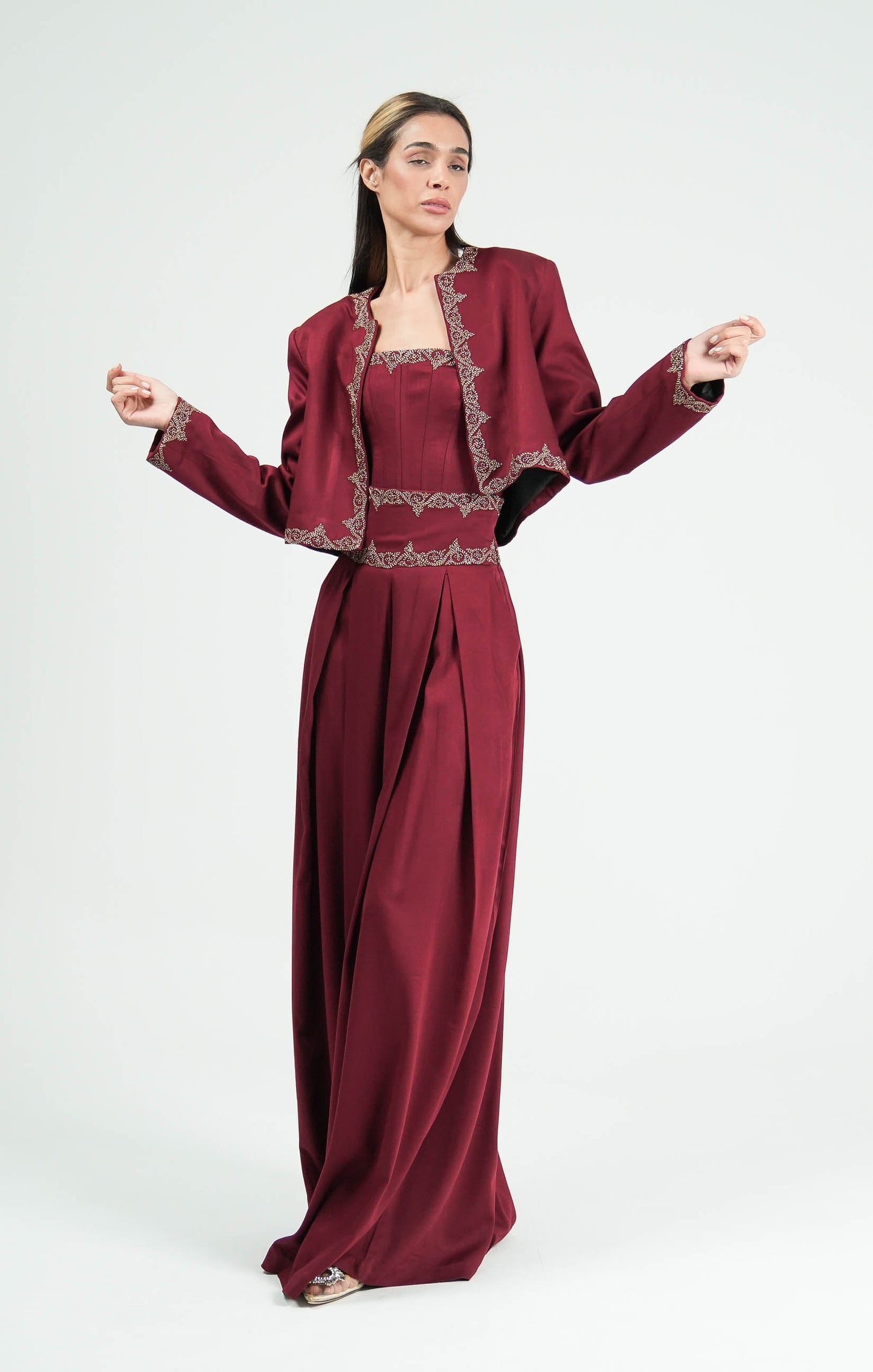 Ensemble boléro, pantalon large et bustier brodé