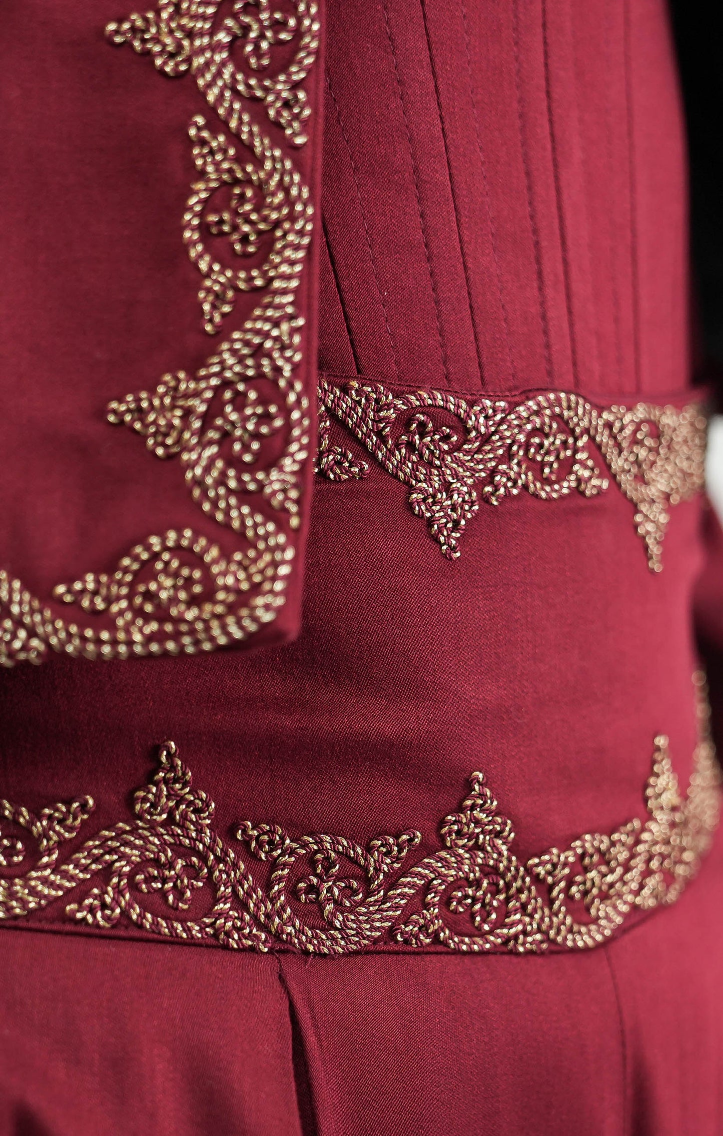 Ensemble boléro, pantalon large et bustier brodé